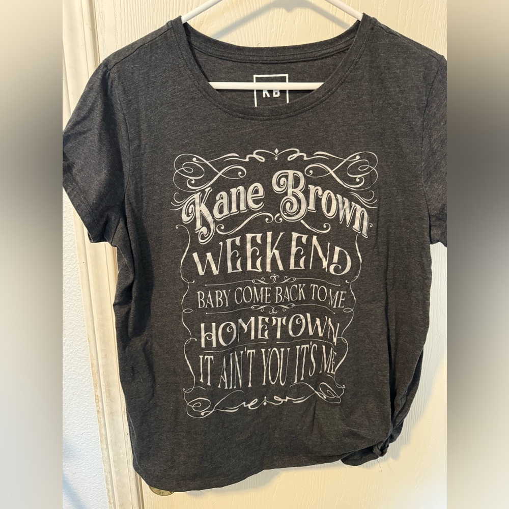 Kane Brown women’s T-shirt size XL